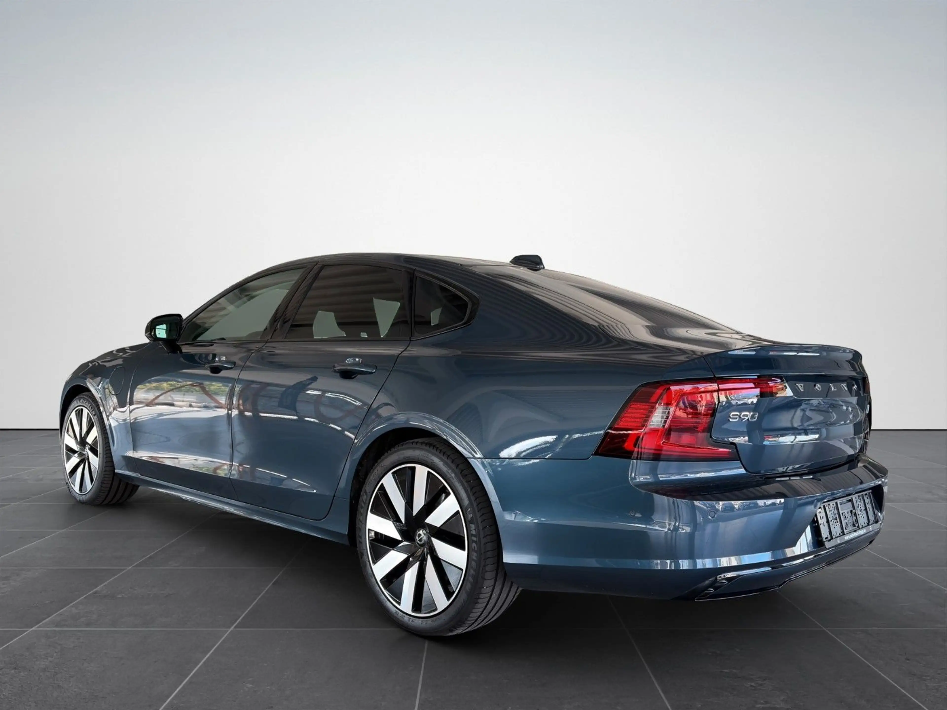 Volvo S90 Lim. Ultimate Dark Recharge Plug-In Hybrid A — photo 5