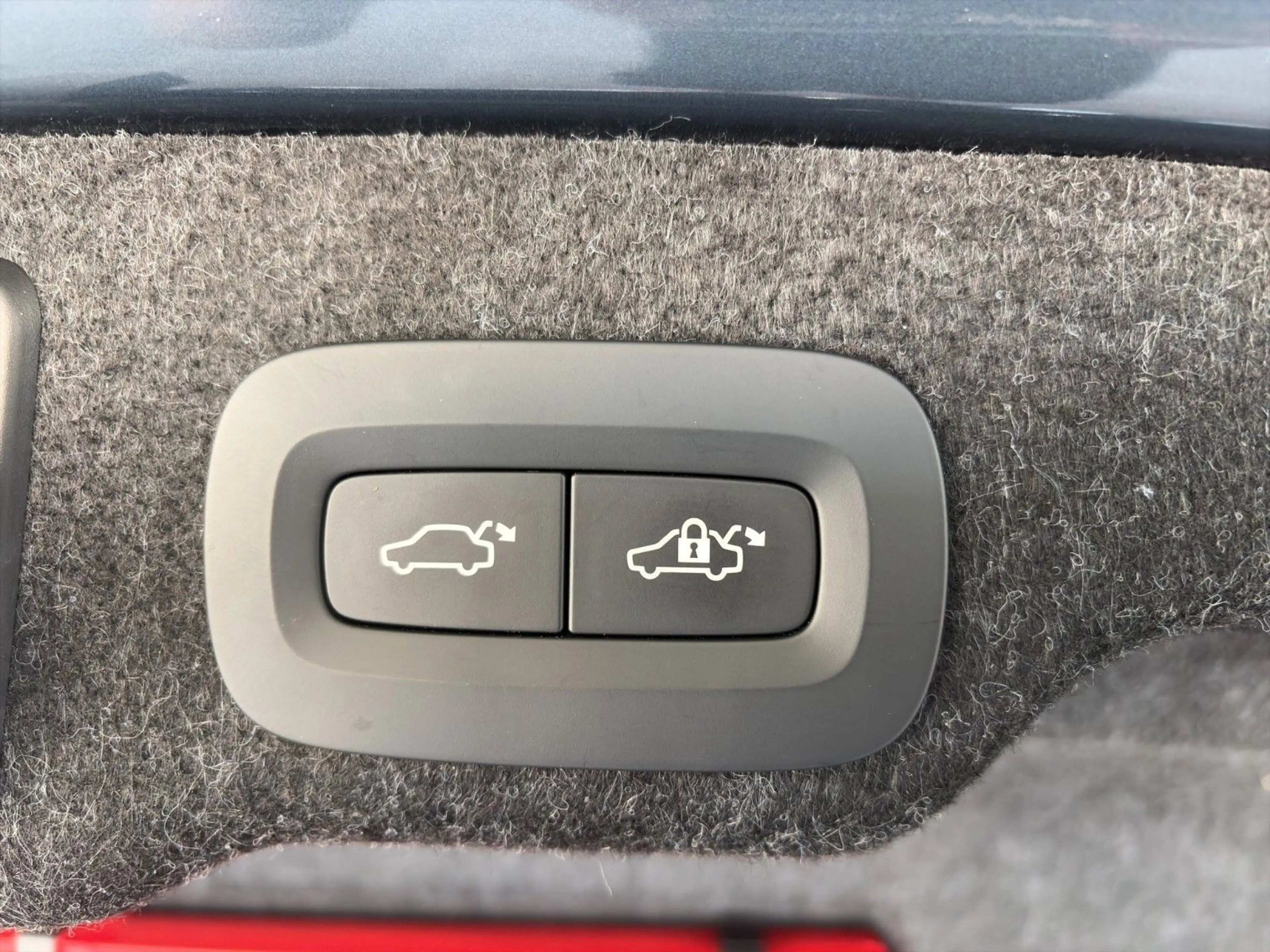 Volvo S90 Lim. Ultimate Dark Recharge Plug-In Hybrid A — photo 12