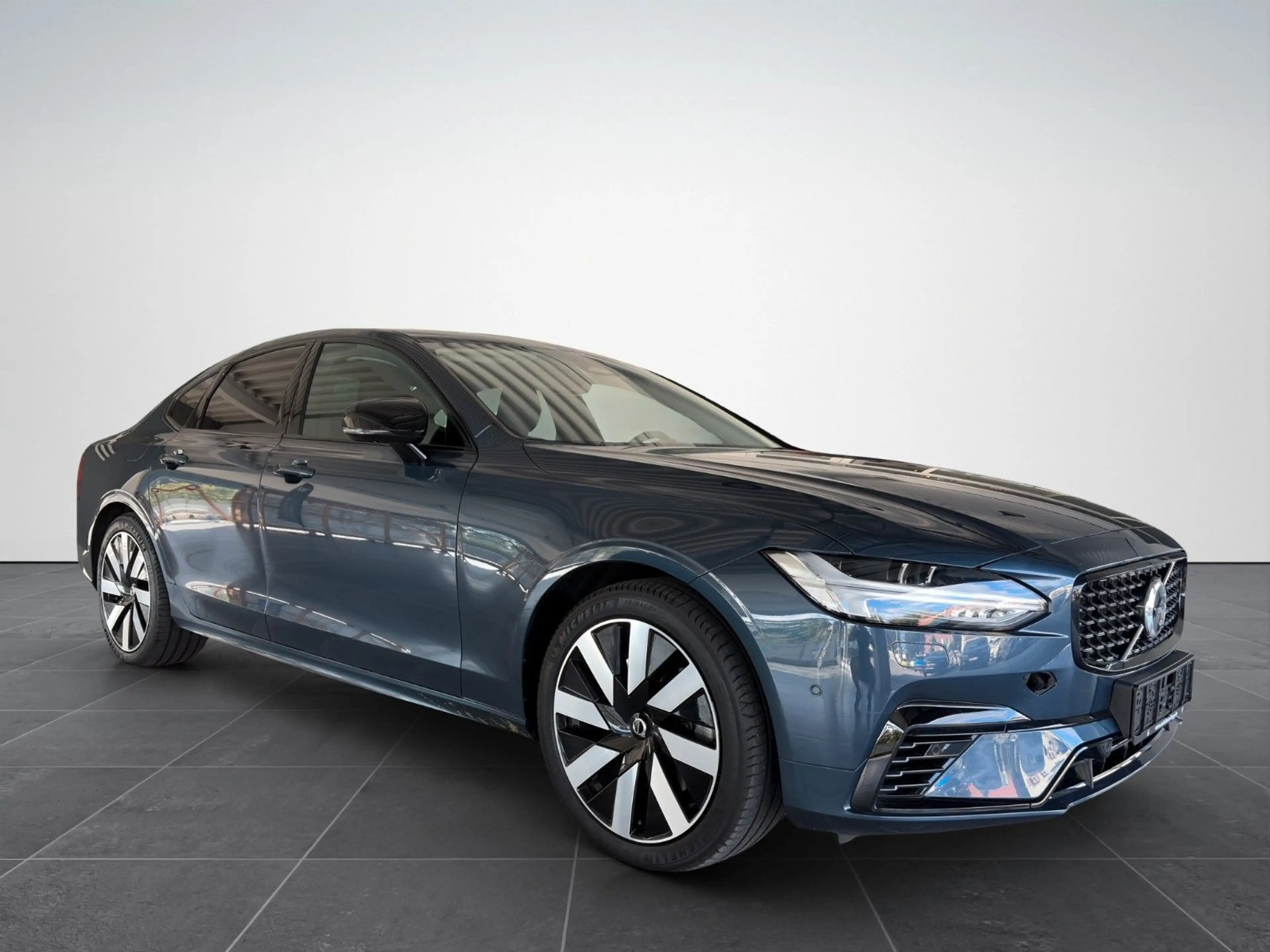 Volvo S90 Lim. Ultimate Dark Recharge Plug-In Hybrid A — photo 2