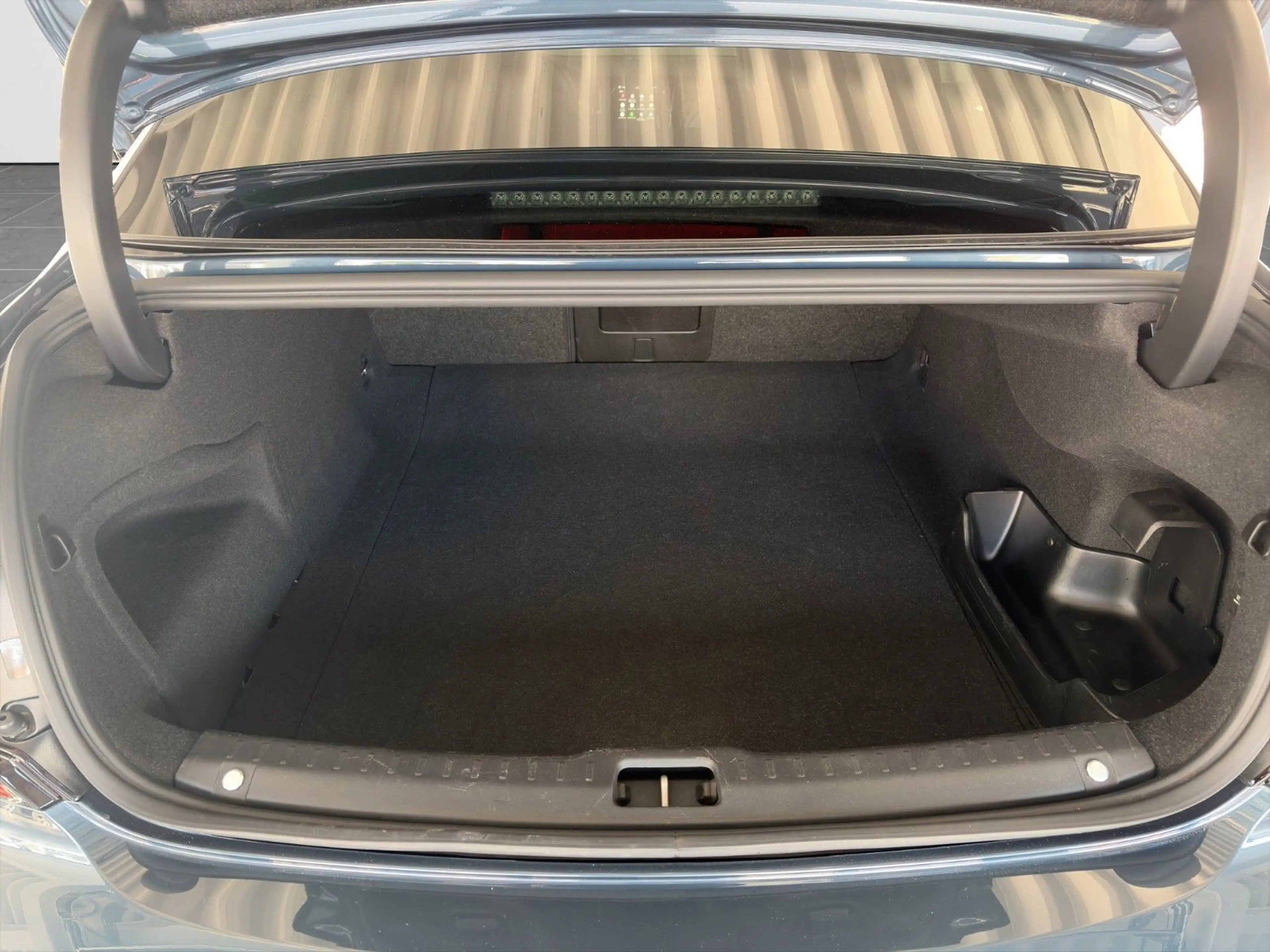 Volvo S90 Lim. Ultimate Dark Recharge Plug-In Hybrid A — photo 11
