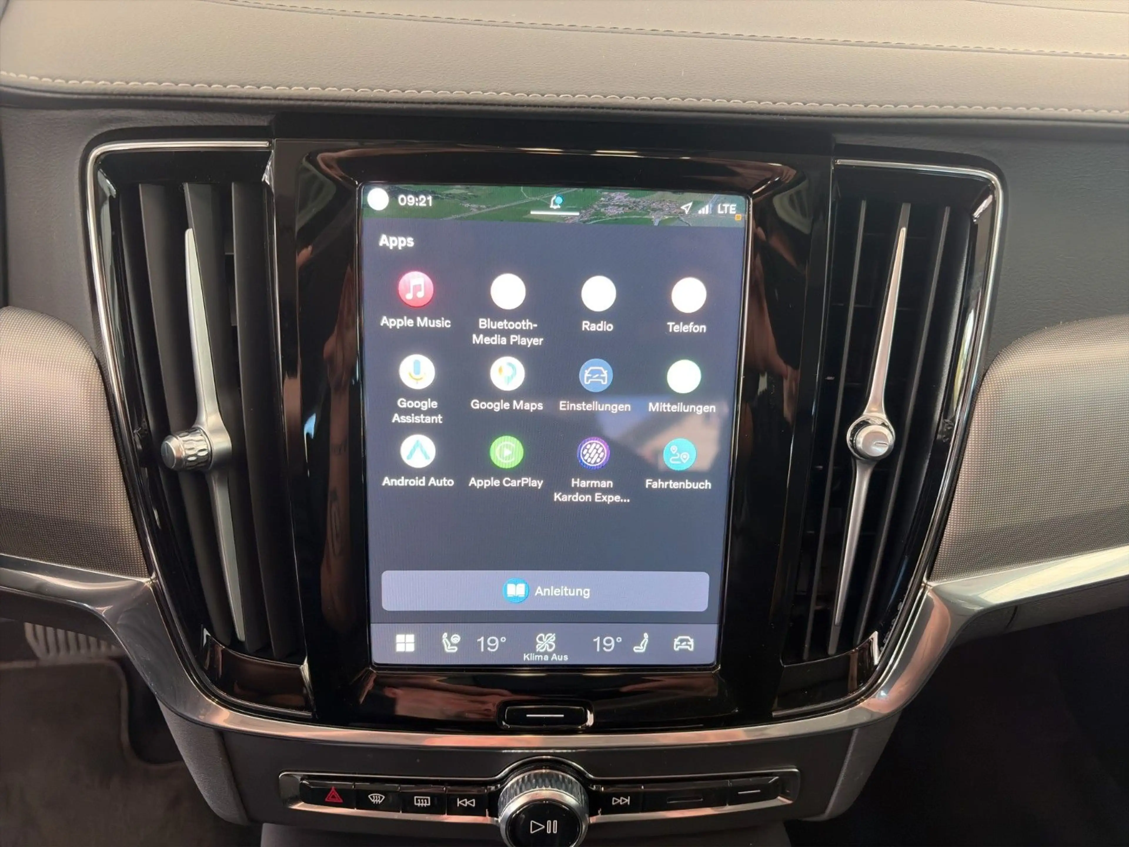 Volvo S90 Lim. Ultimate Dark Recharge Plug-In Hybrid A — photo 8
