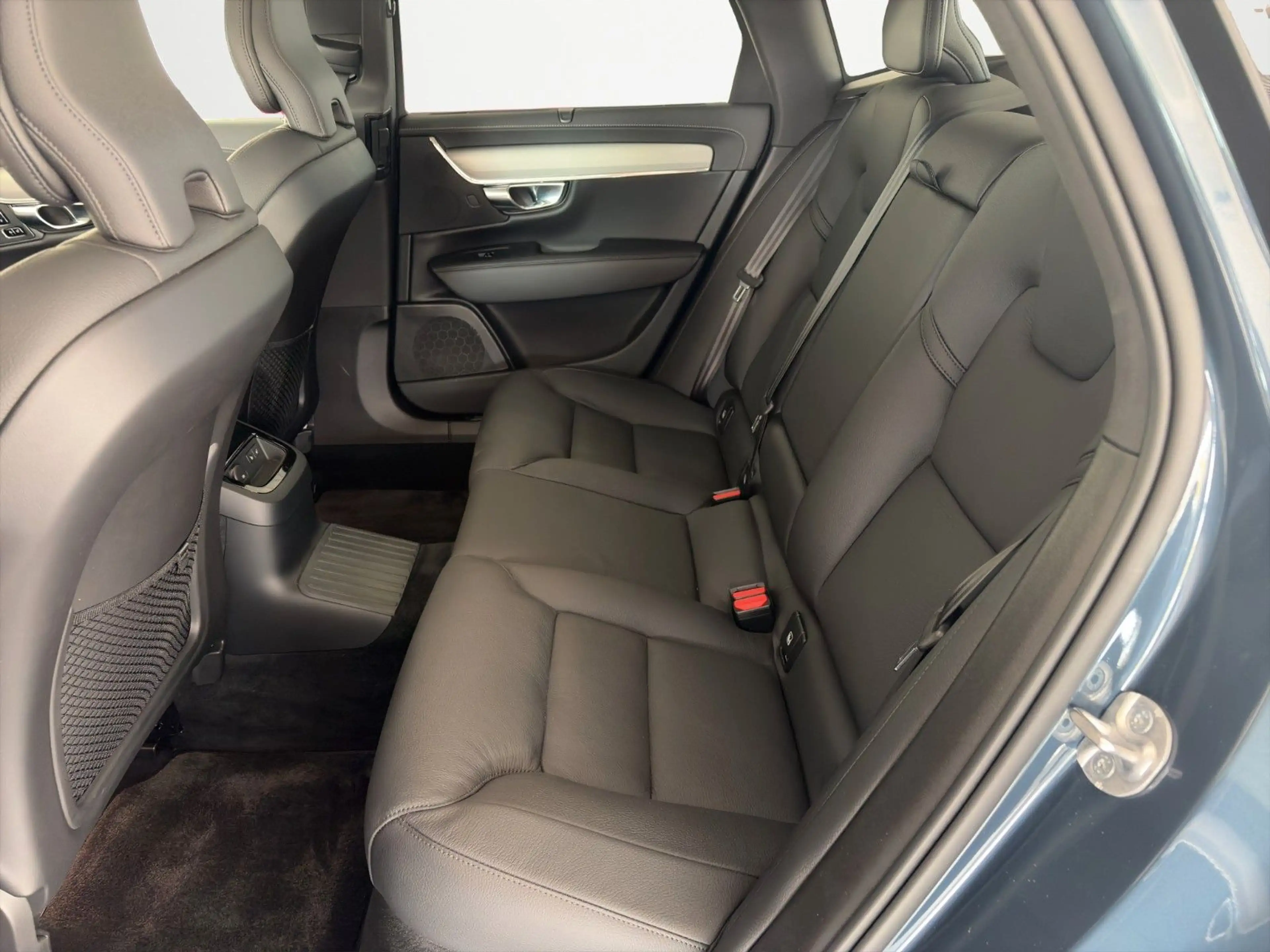 Volvo S90 Lim. Ultimate Dark Recharge Plug-In Hybrid A — photo 10