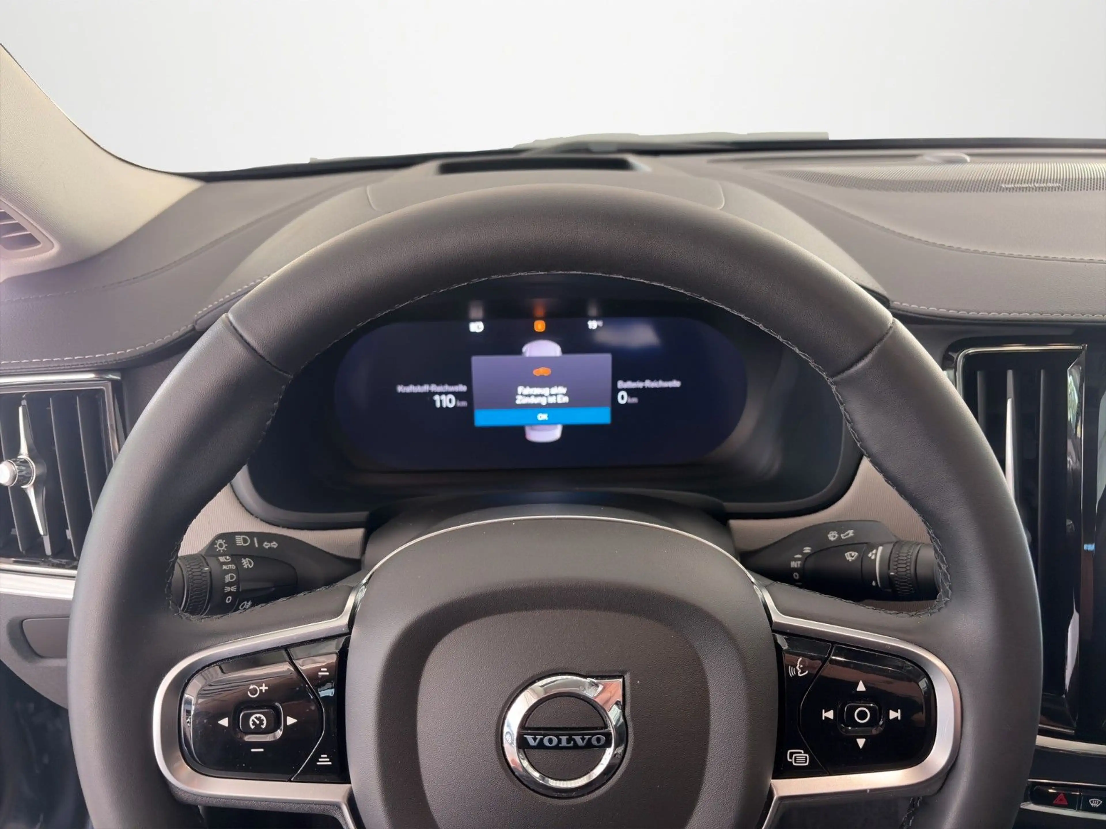 Volvo S90 Lim. Ultimate Dark Recharge Plug-In Hybrid A — photo 7