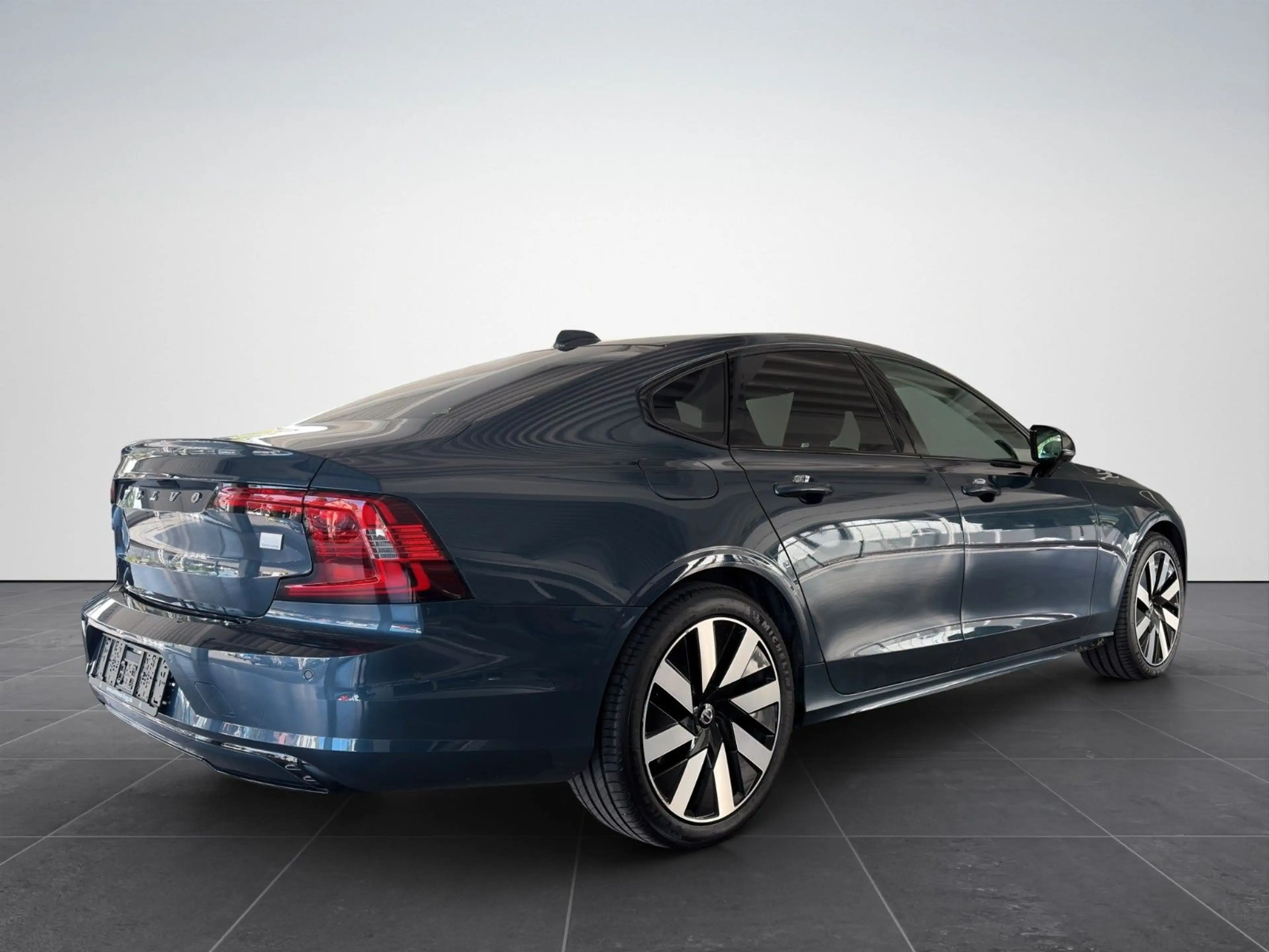 Volvo S90 Lim. Ultimate Dark Recharge Plug-In Hybrid A — photo 3