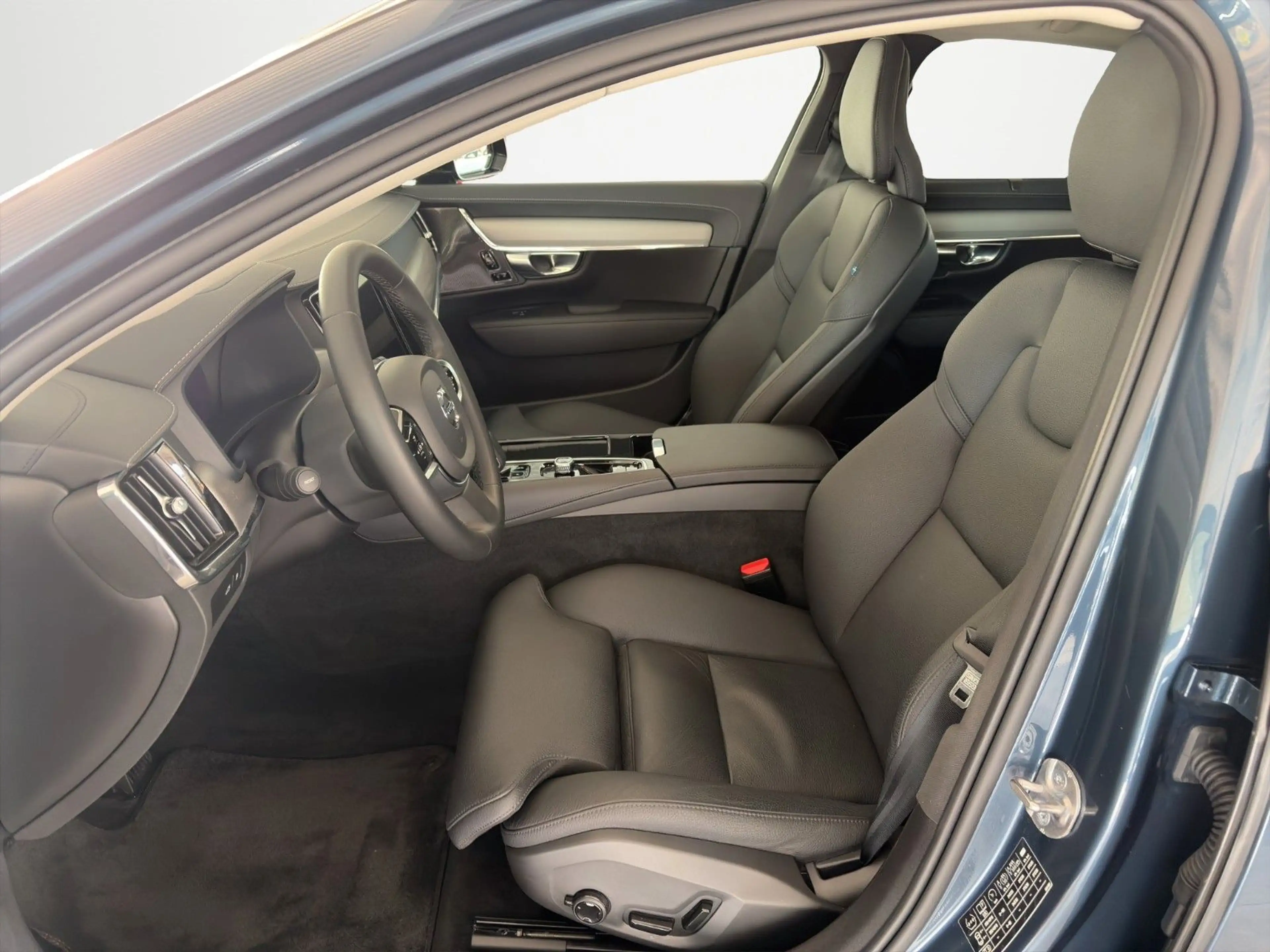 Volvo S90 Lim. Ultimate Dark Recharge Plug-In Hybrid A — photo 6