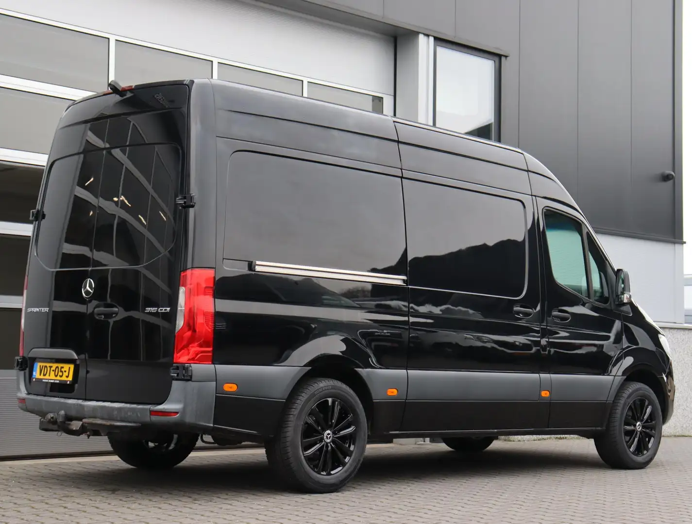 Mercedes-Benz Sprinter 316 2.2 CDI L2H2 EURO VI-D Automaat 163pk Trekhaak Zwart - 2