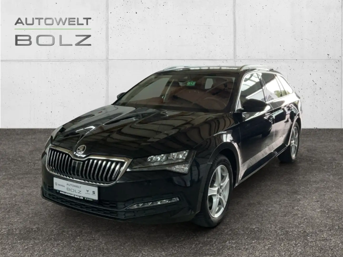 Skoda Superb Combi Ambition 2.0 TDI AHK Navi Kamera DigiCock LE Schwarz - 1