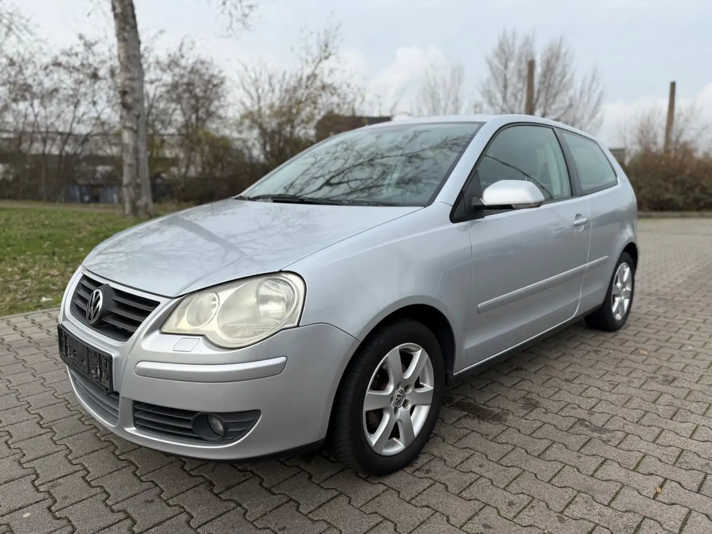 Volkswagen Polo IV Tour/PDC/SZH/TEMPOMAT Silber - 1