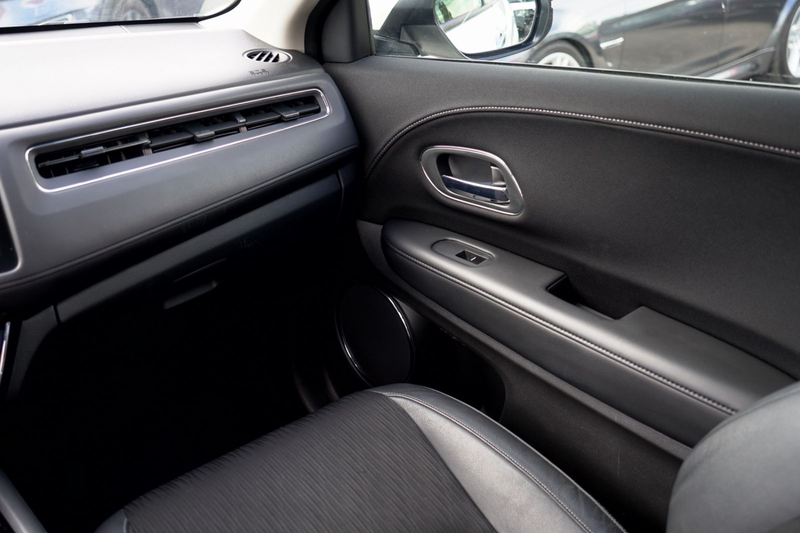 Honda HR-V Executive LED Kamera Keyless Panorama DAB — photo 13