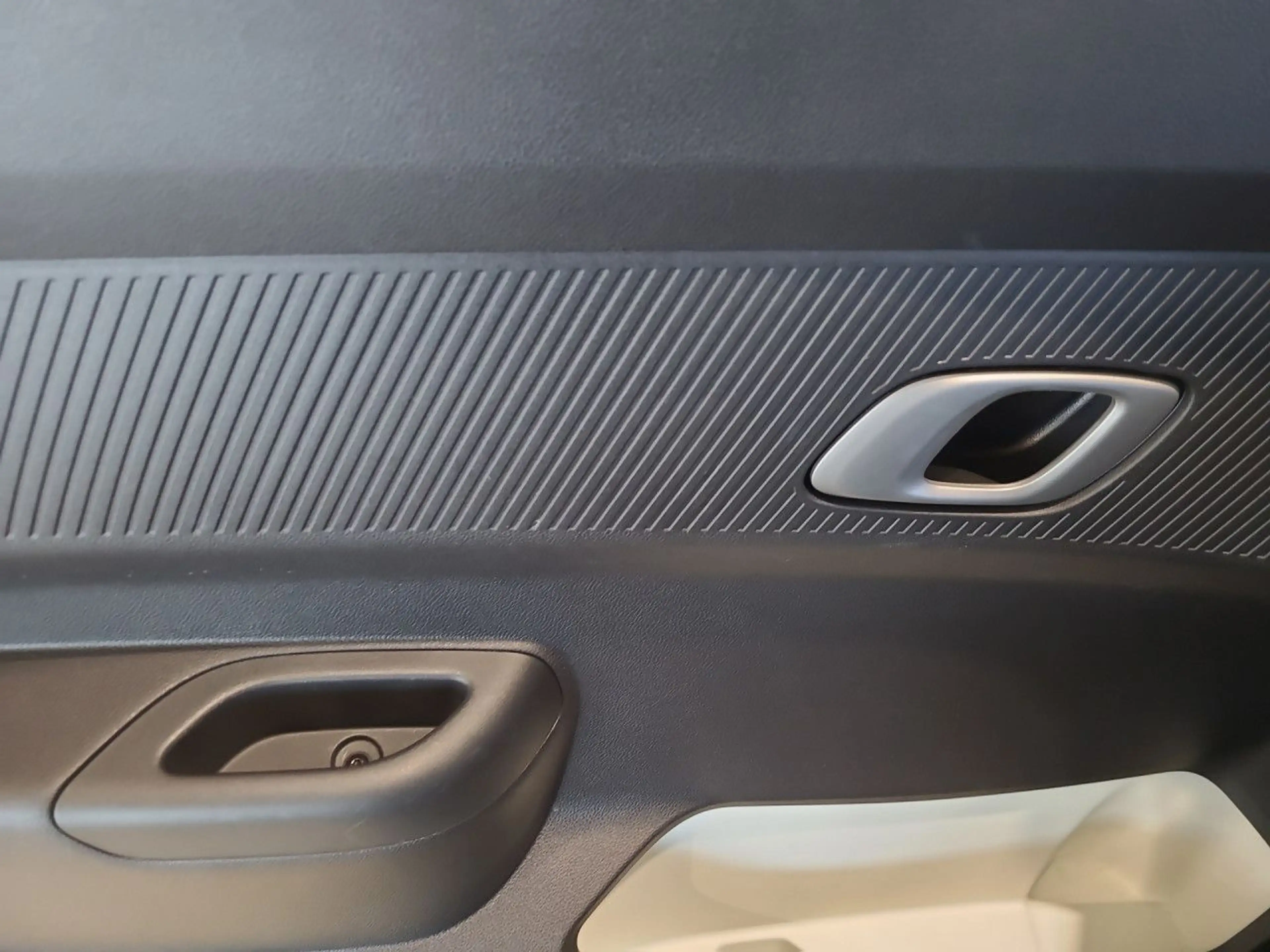 Dacia Spring Extreme Navi Vollleder Klima Einparkhilfe — photo 9