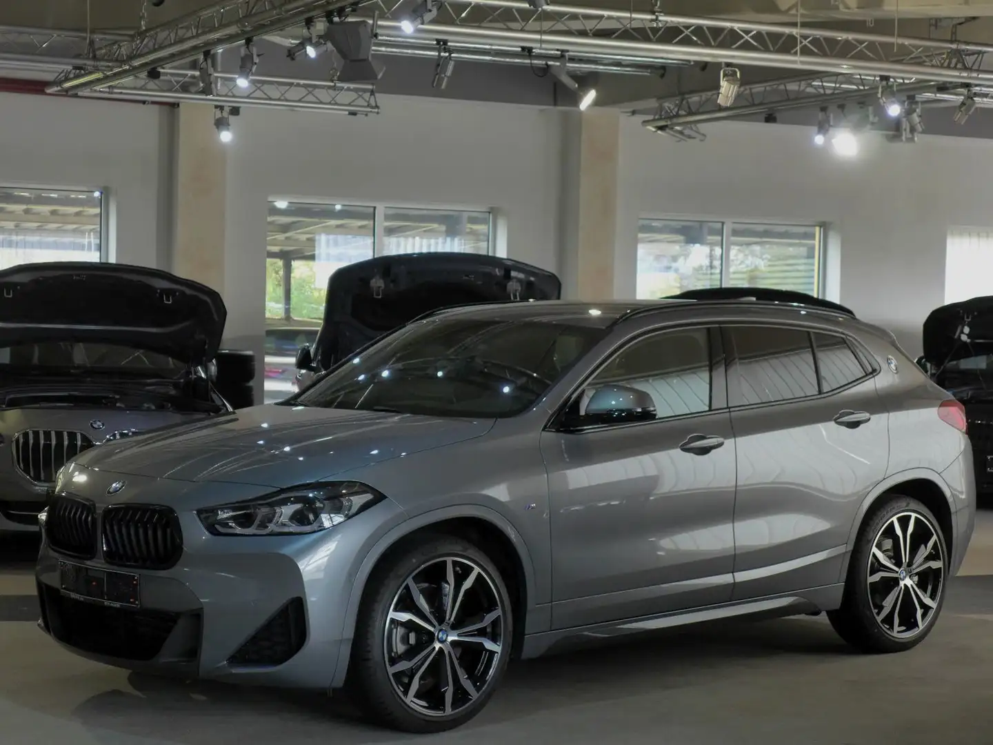 BMW X2 20d xDrive M Sport AHK,HUD NP:68.559 Grau - 2