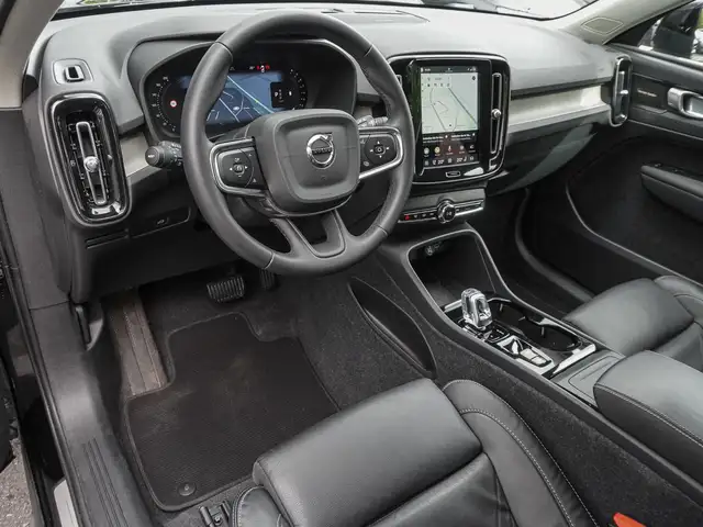 Volvo XC40 view 9
