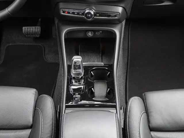 Volvo XC40 view 14