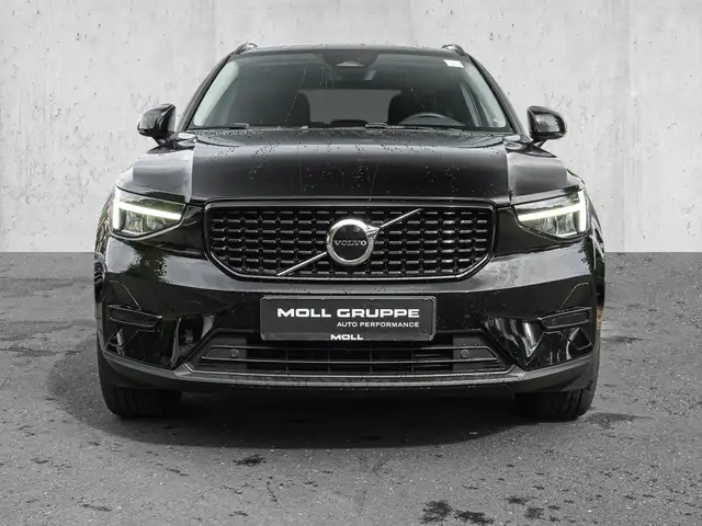 Volvo XC40 view 3