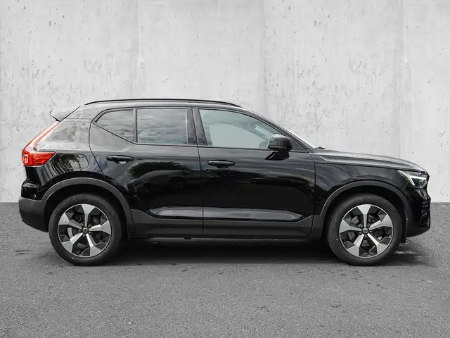 Volvo XC40 view 5