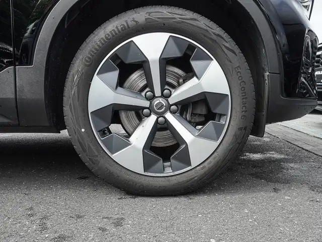 Volvo XC40 view 7