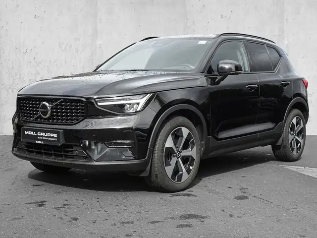 Volvo XC40 view 2