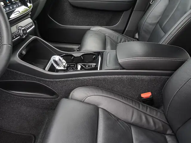 Volvo XC40 view 15