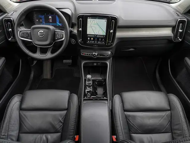 Volvo XC40 view 10