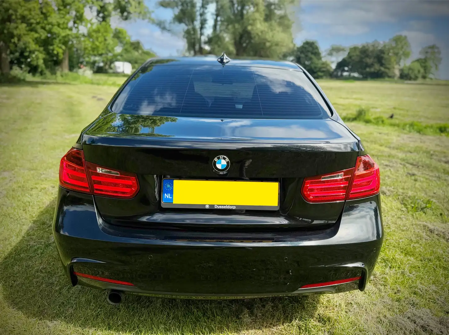 BMW 316 Executive M sport AUT Zwart - 1