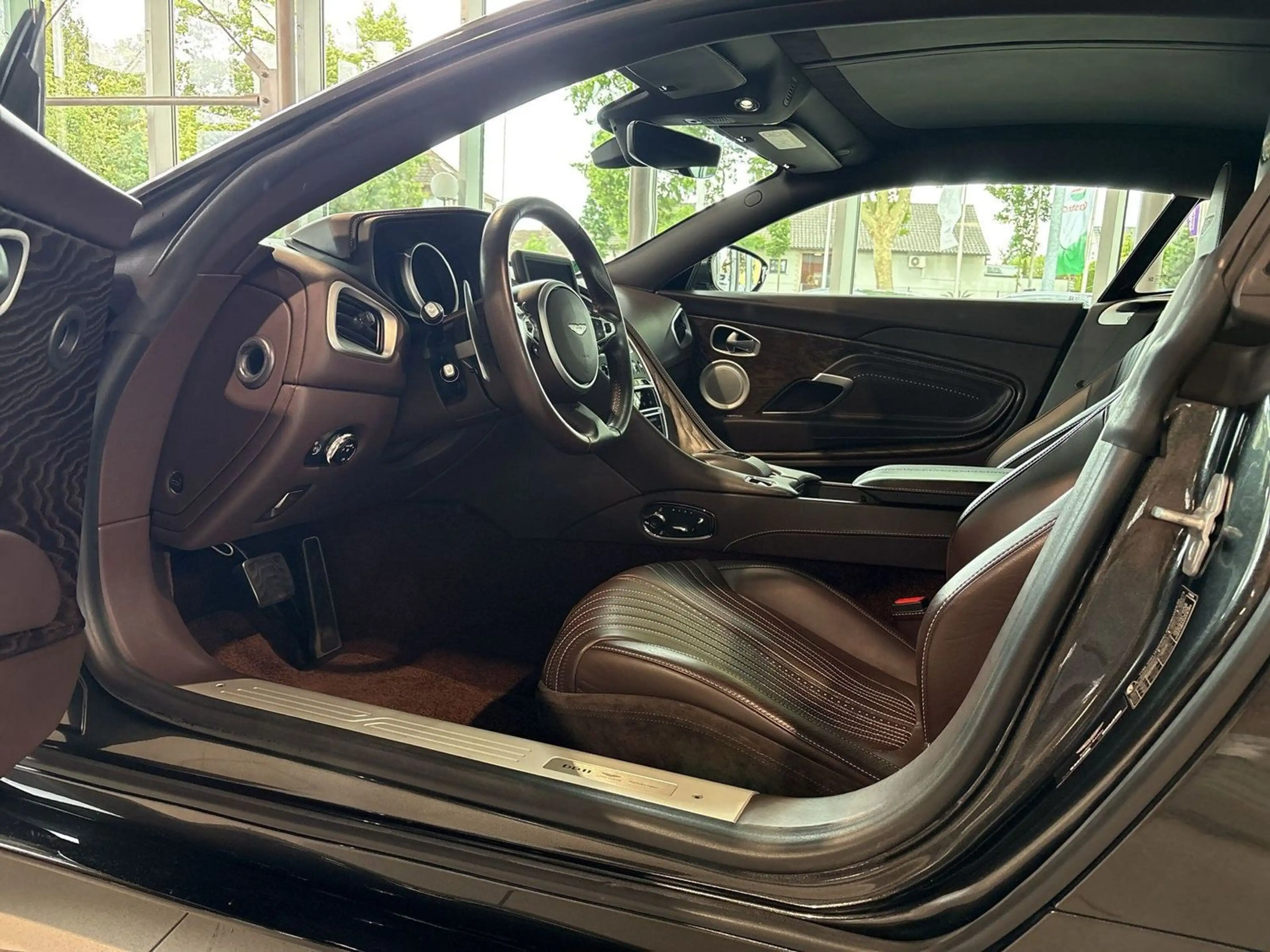 Aston Martin DB11 V12 AMR B&O Q PAINT GARANTIE — photo 10