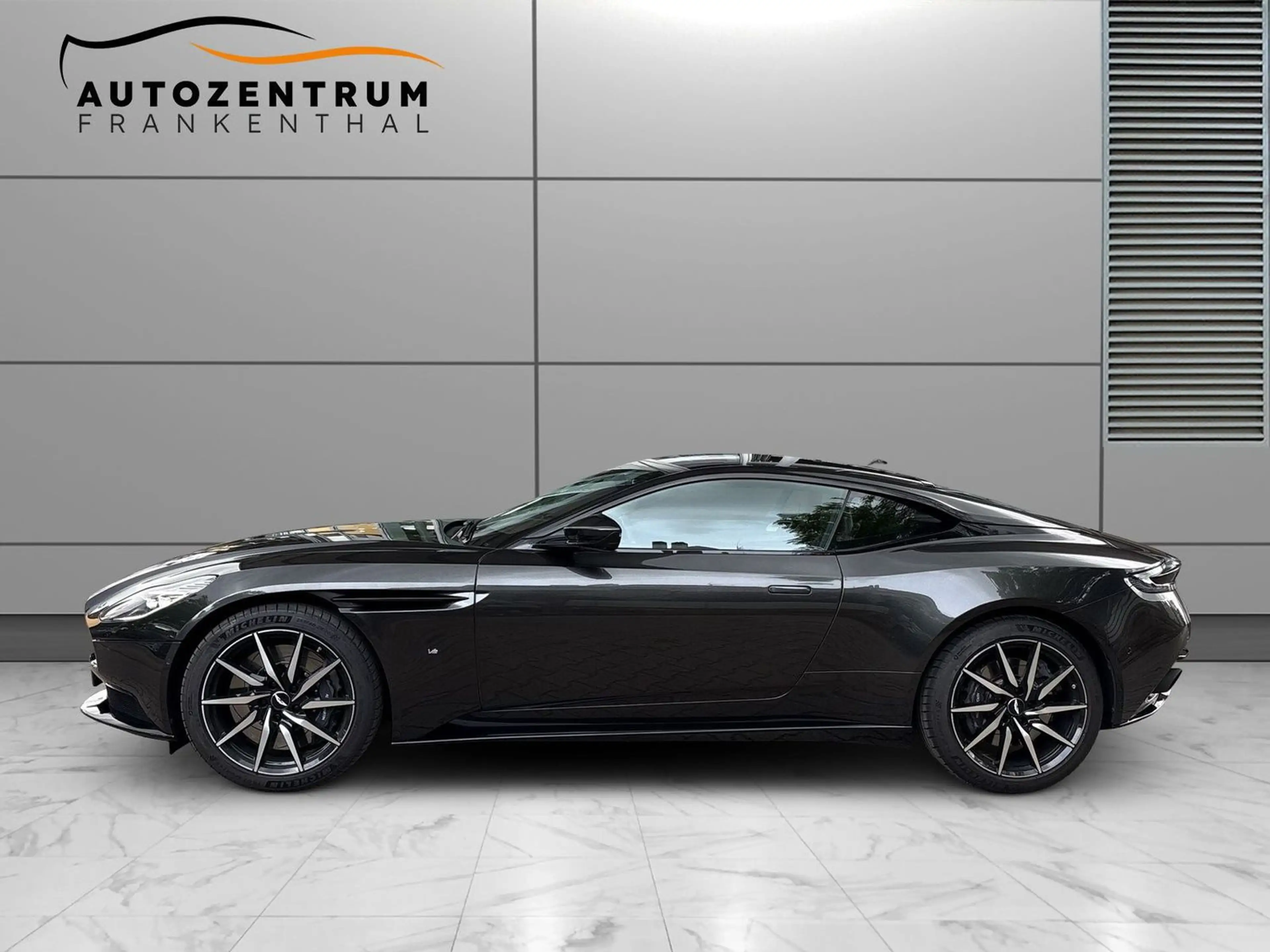 Aston Martin DB11 V12 AMR B&O Q PAINT GARANTIE — photo 3