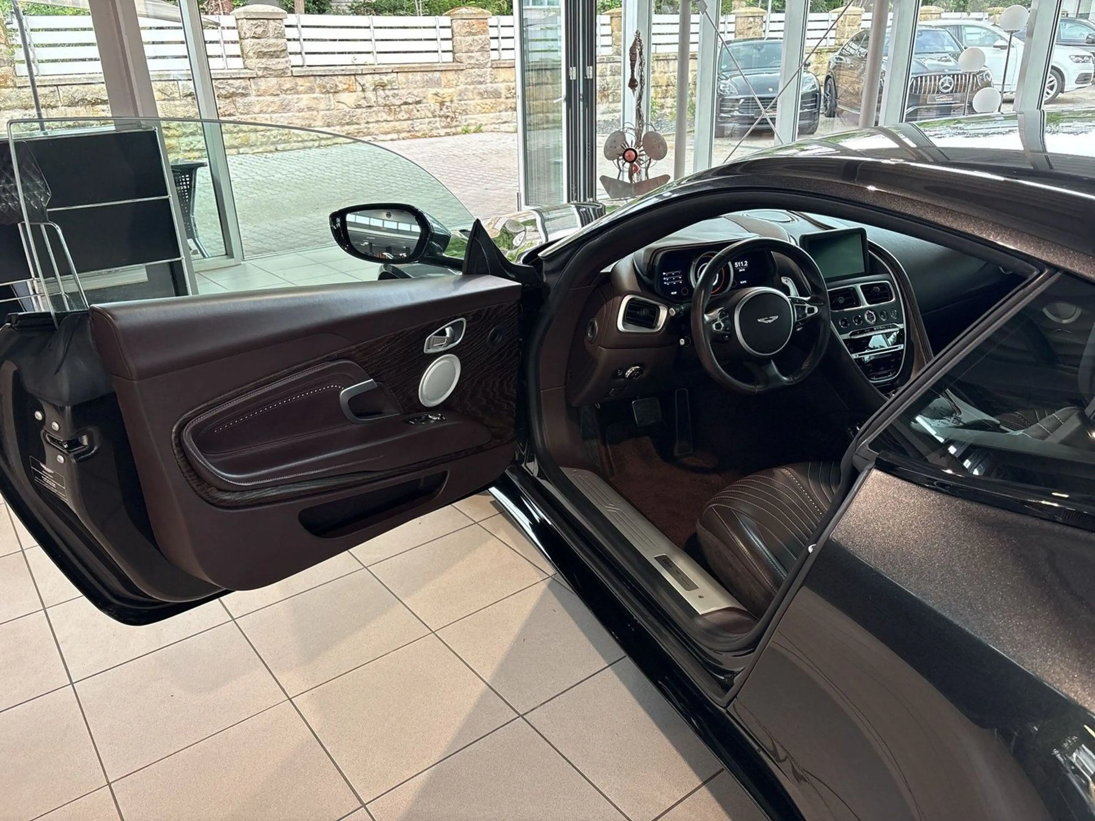 Aston Martin DB11 V12 AMR B&O Q PAINT GARANTIE — photo 5