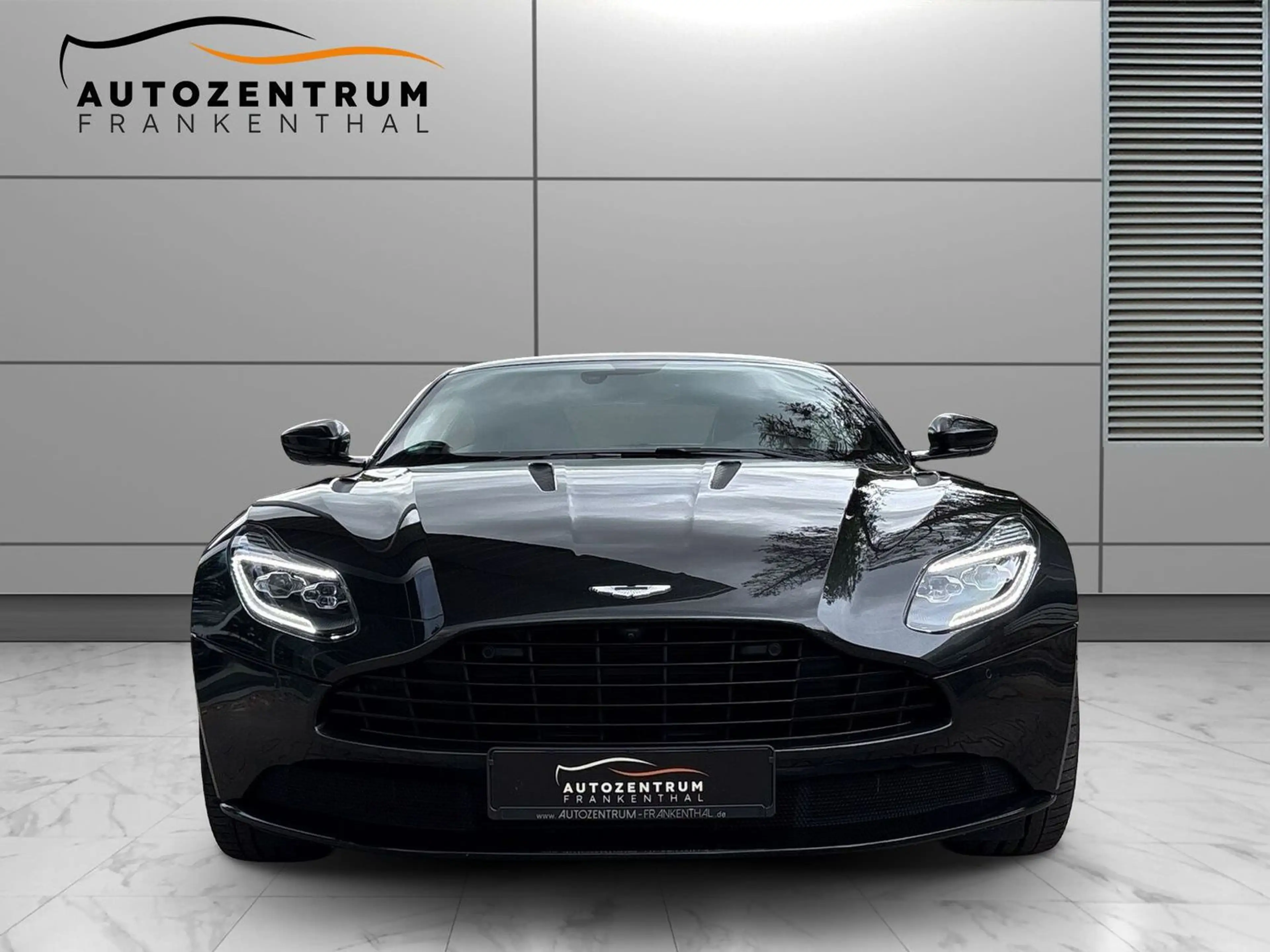Aston Martin DB11 V12 AMR B&O Q PAINT GARANTIE — photo 2
