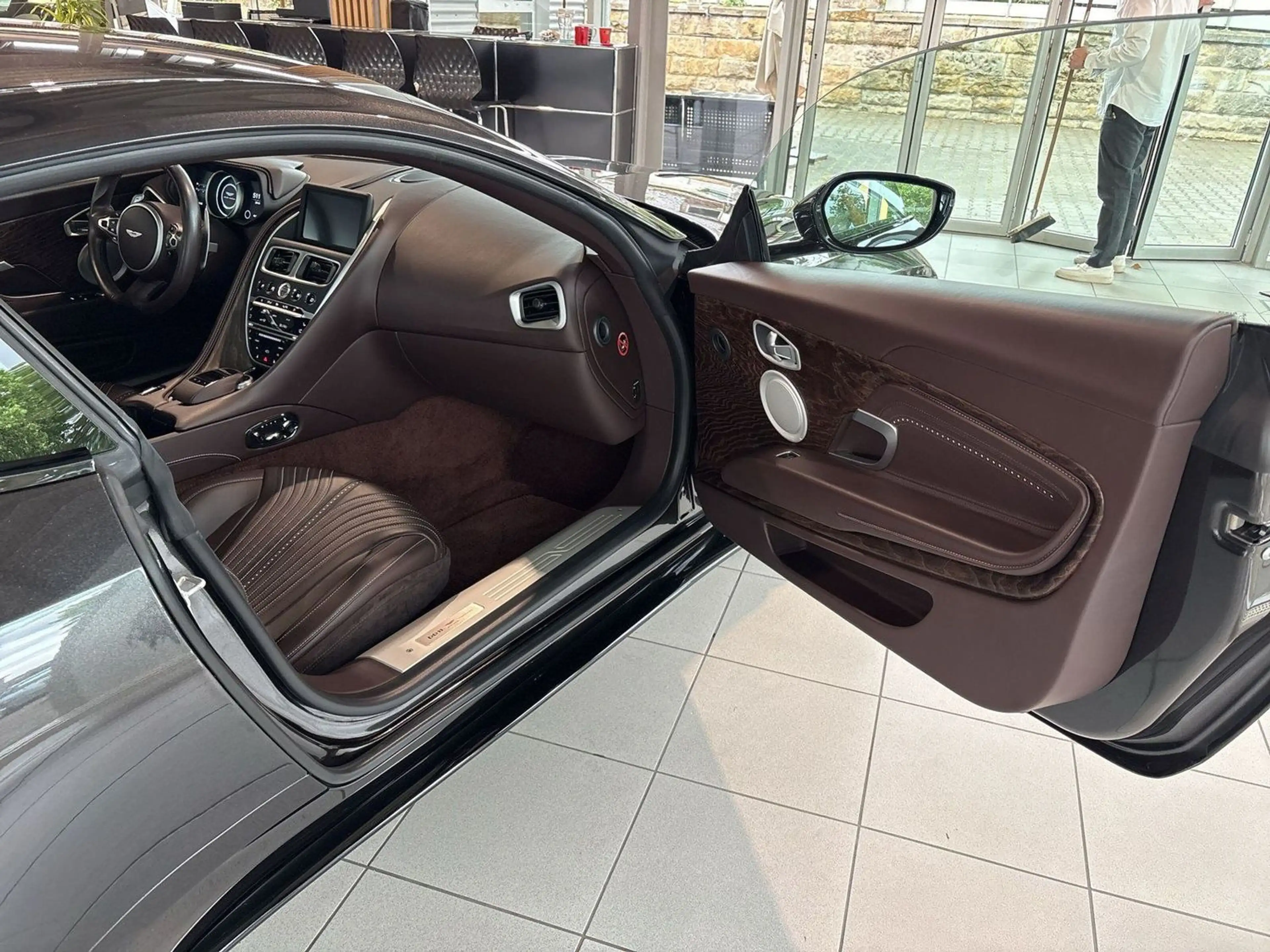Aston Martin DB11 V12 AMR B&O Q PAINT GARANTIE — photo 14
