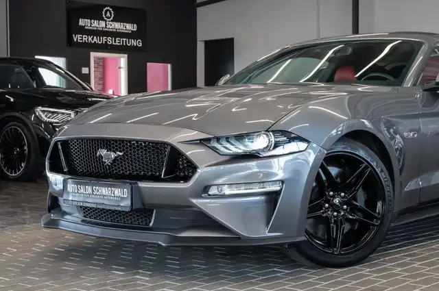Ford Mustang view 3