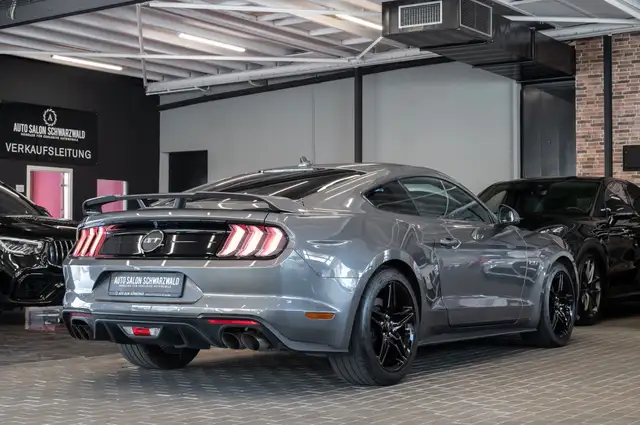 Ford Mustang view 7