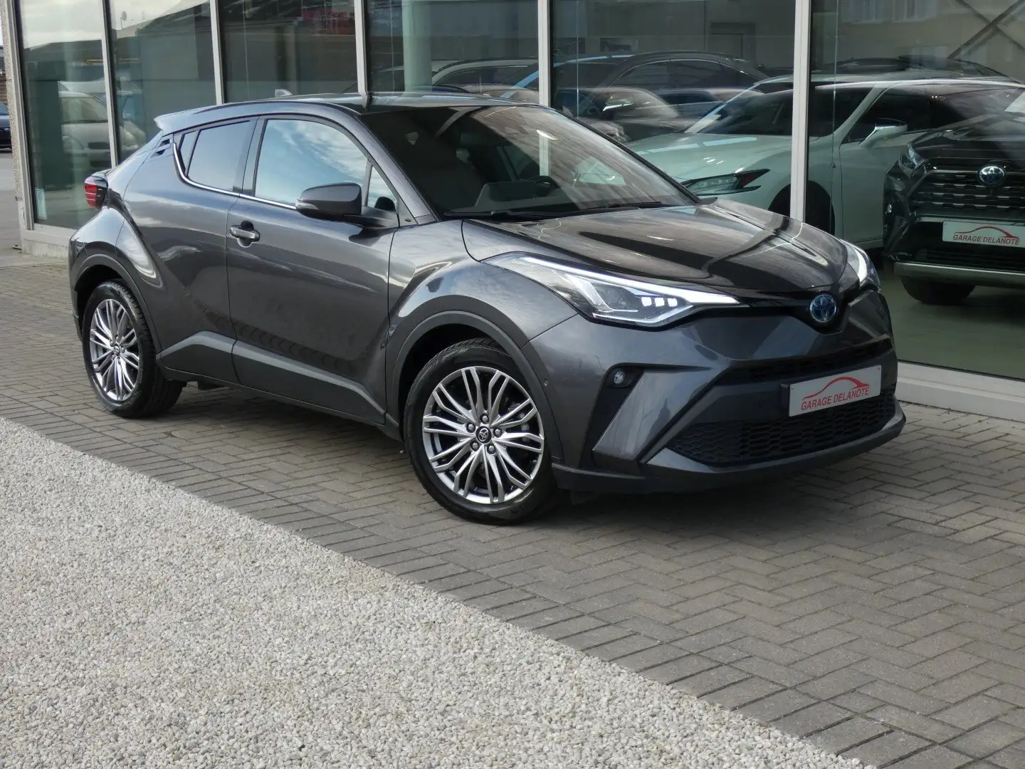 Toyota C-HR 1.8i HYBRID C-HIC+LEDER +Trekhaak +Zetelverwarming Grijs - 1