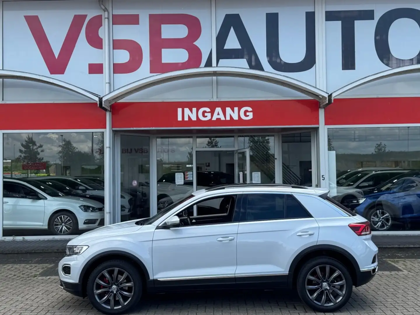 Volkswagen T-Roc 1.5 TSI ACT. 150PK SPORT NAVI PANO-DAK TREKHAAK CA Wit - 2