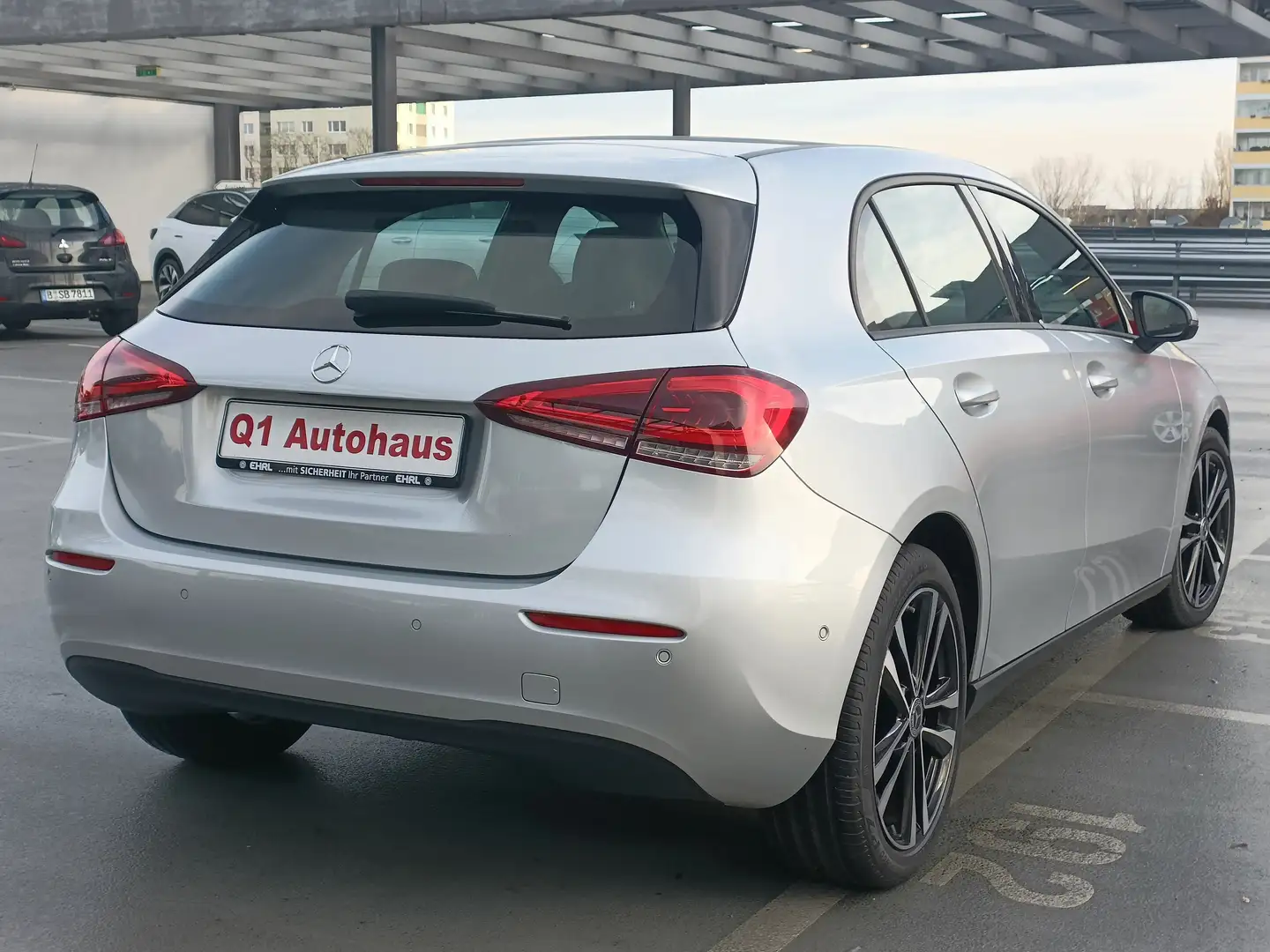 Mercedes-Benz A 180 d 8G-AUTOM. LED/MBUX+NAVI+DAB/SH/PARKASSIST/KAMERA Gris - 2