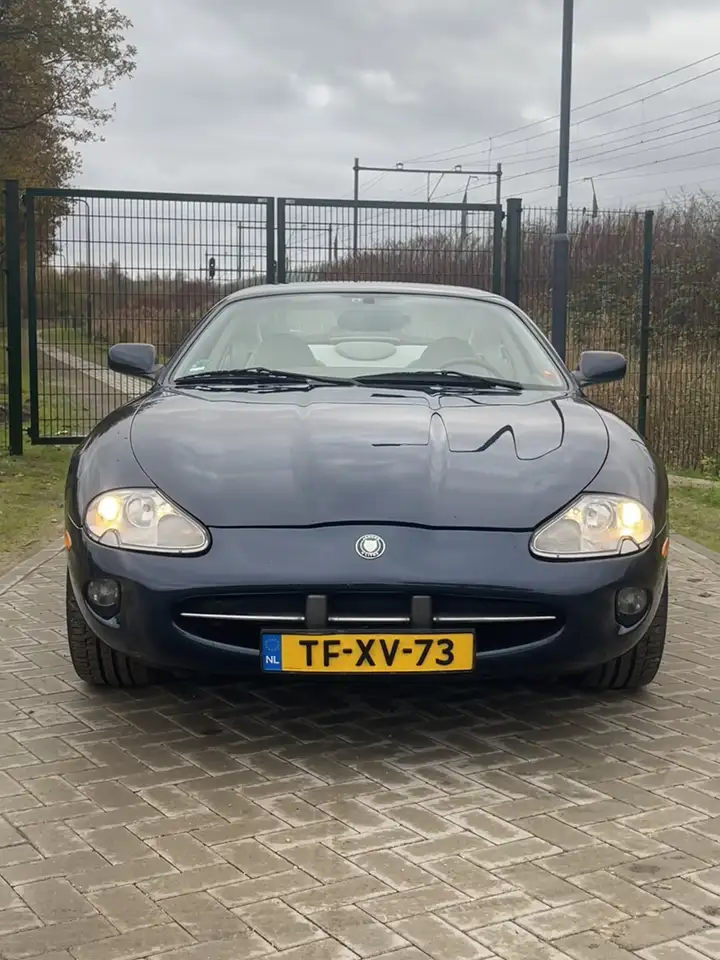 Jaguar XK8 Coupe, foto 1