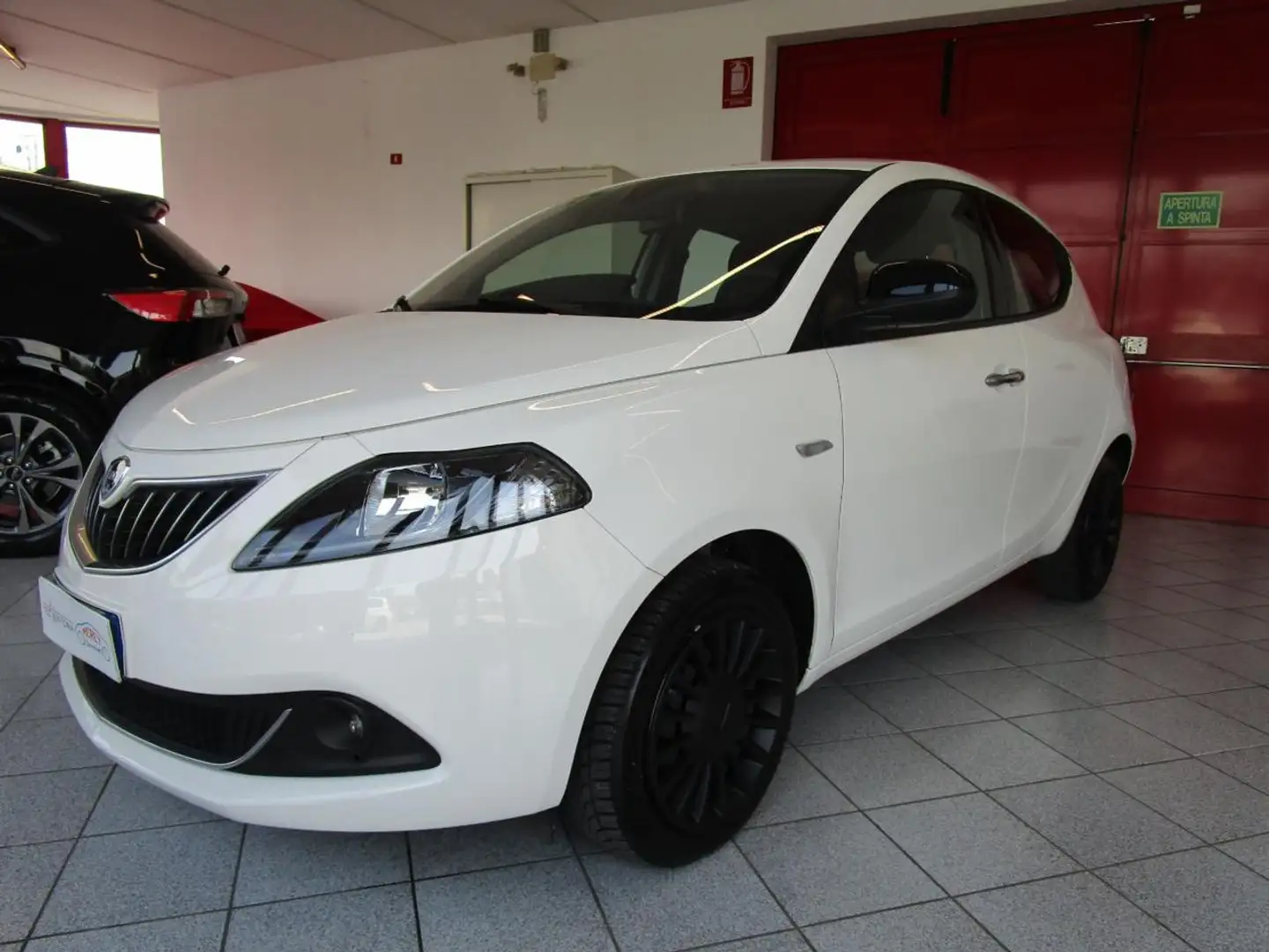 Lancia Ypsilon 1.0 FireFly 5 porte S&S Hybrid Ecochic Silver Blanc - 1
