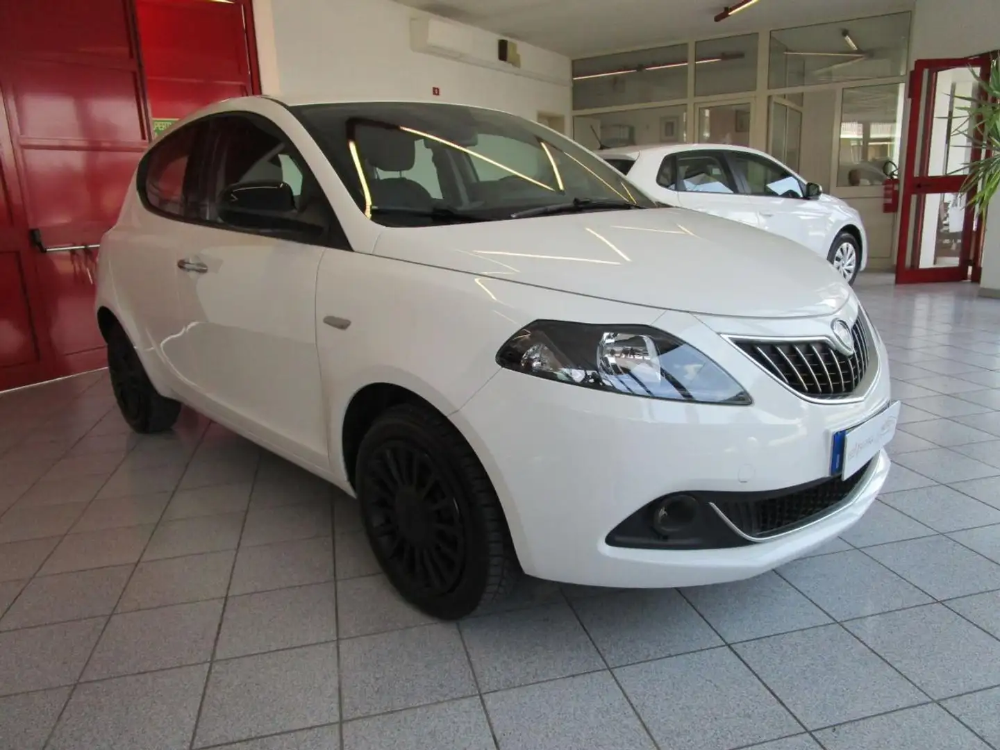 Lancia Ypsilon 1.0 FireFly 5 porte S&S Hybrid Ecochic Silver Blanc - 2