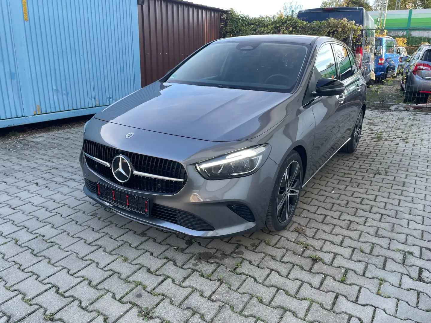Mercedes-Benz B 200 B 200 (247.087) Progressiv Mild Hybrid Automatik Grau - 2