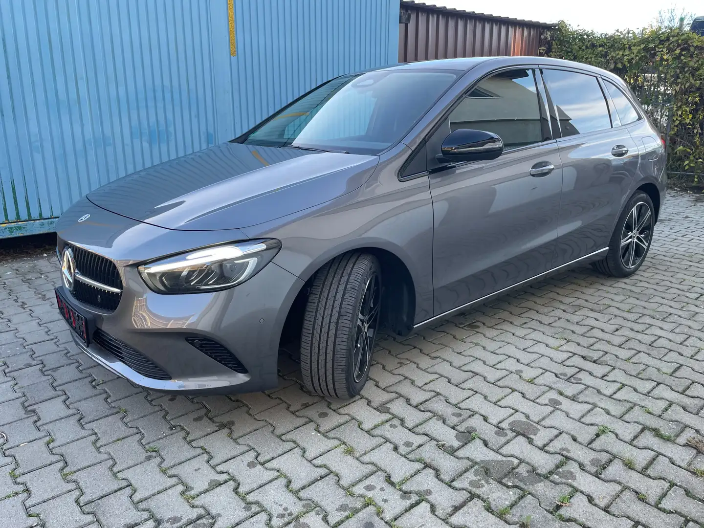 Mercedes-Benz B 200 B 200 (247.087) Progressiv Mild Hybrid Automatik Grau - 1