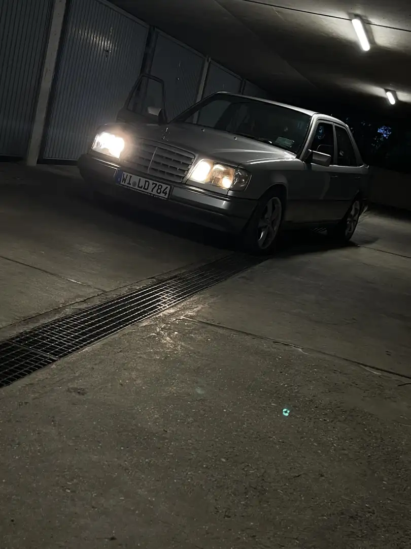 Mercedes-Benz E 200 - 1