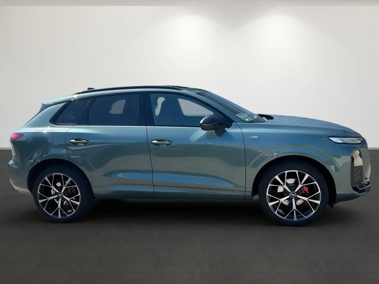Audi Q3 SUV 2 x S line Dig. Matrix LED Pano Tech pro 4