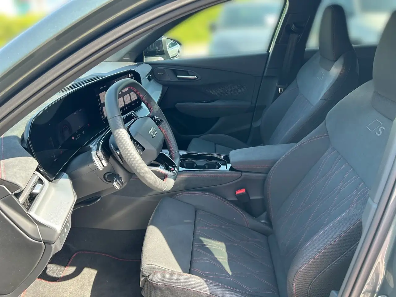 Audi Q3 SUV 2 x S line Dig. Matrix LED Pano Tech pro 13