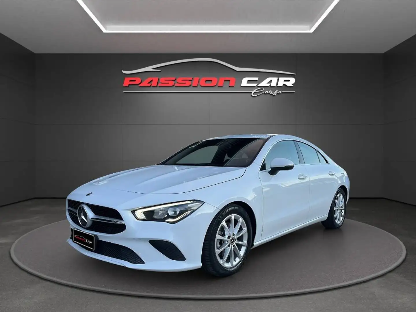 Mercedes-Benz CLA 200 200 d Business auto Bianco - 2