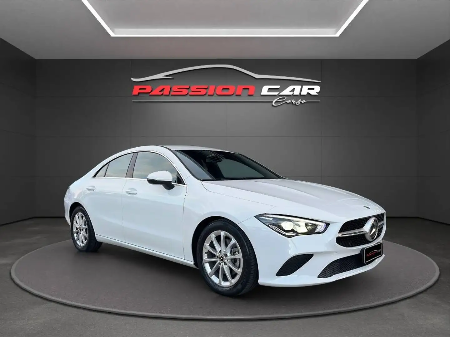 Mercedes-Benz CLA 200 200 d Business auto Bianco - 1