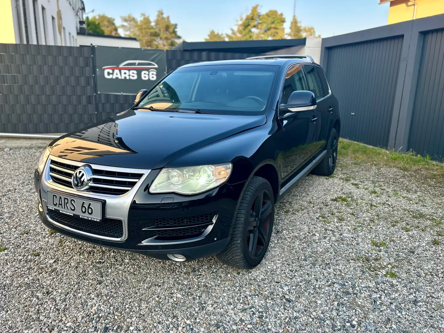 Volkswagen Touareg 4.2 V8 Automatik Schwarz - 2