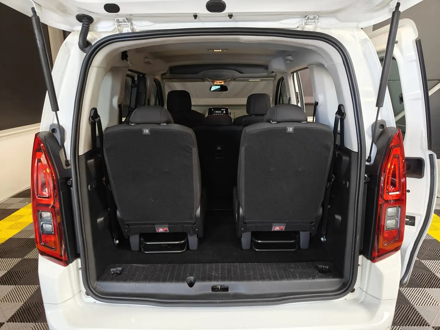 Opel Combo Life 1.2 7-zitplaatsen/PDC/Apple/Navigatie/Cruise Wit - 2