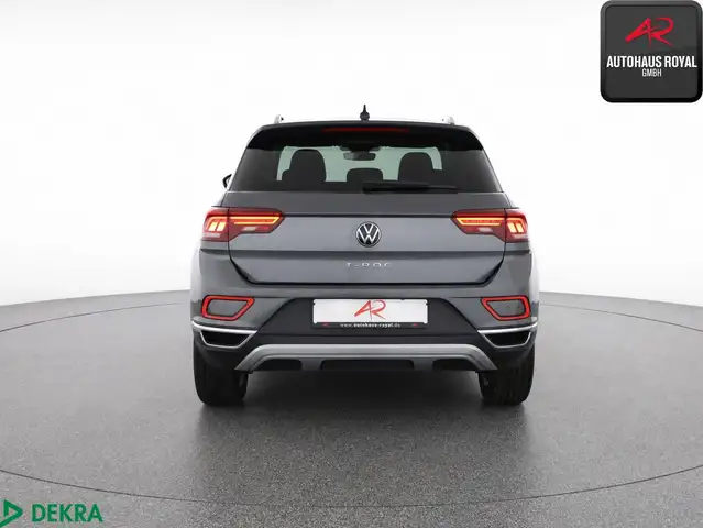 Volkswagen T-Roc view 4