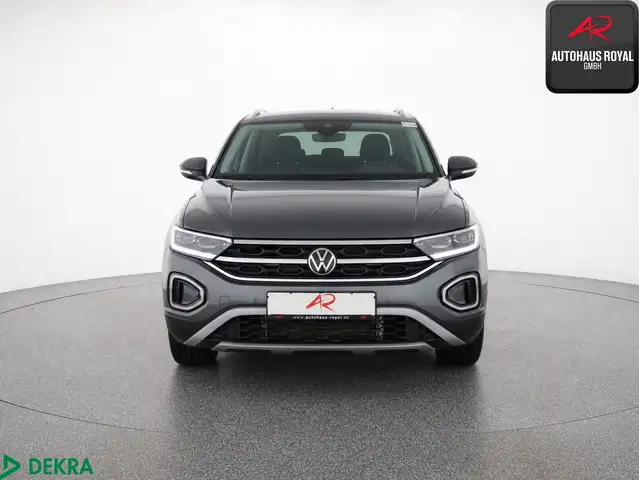 Volkswagen T-Roc view 8