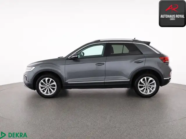 Volkswagen T-Roc view 2