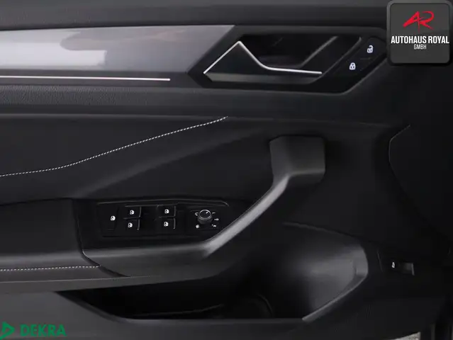 Volkswagen T-Roc view 14